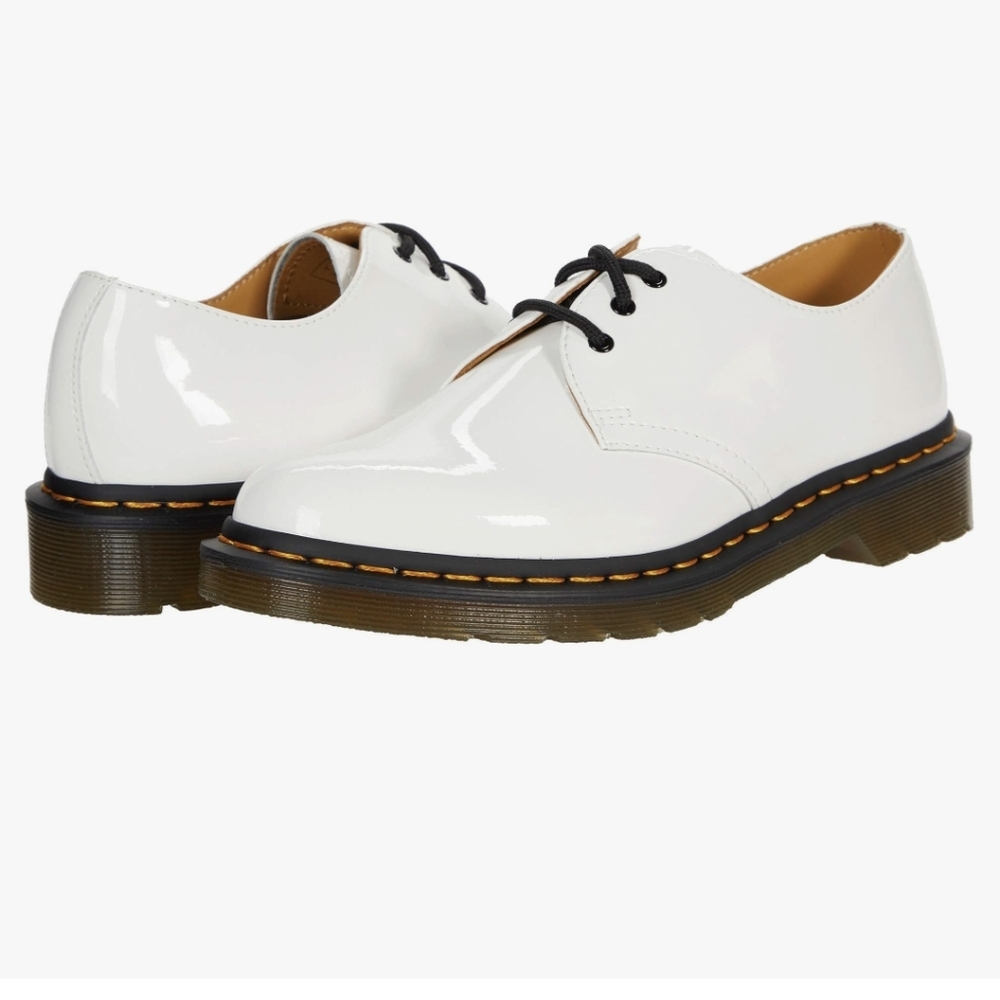 White Patent Lace-Up Oxford Shoes with Contrast Stitching